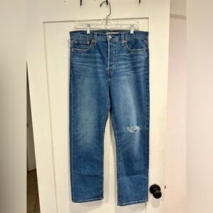 Levi’s Wedgie Straight Size 31 - Distressed Medium Wash
